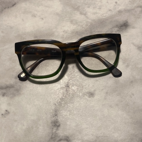 SEE - Picture 2 of 16